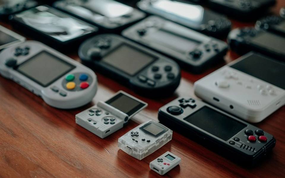 Where to Play Today: Steam, Consoles, and Mobile Emulation